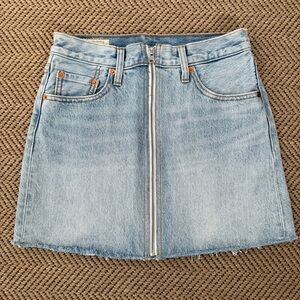 Levi’s 5 Pocket Zipper Mini Skirt
